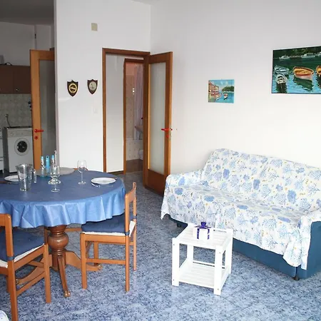 Mandorlo Apartment *
